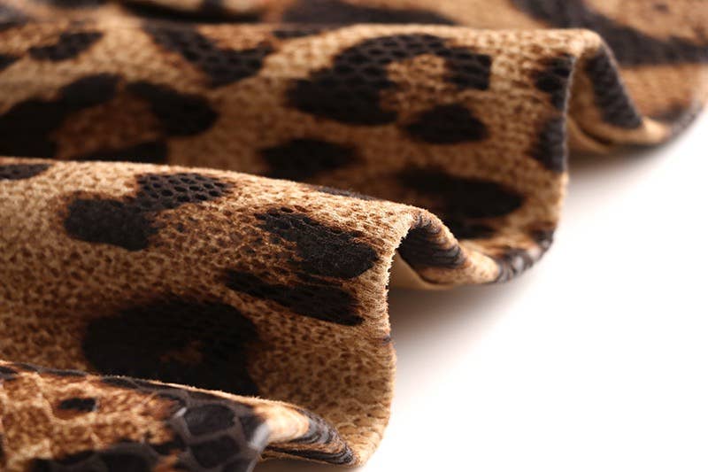 Elegant Leopard Blazer: Slim Cut