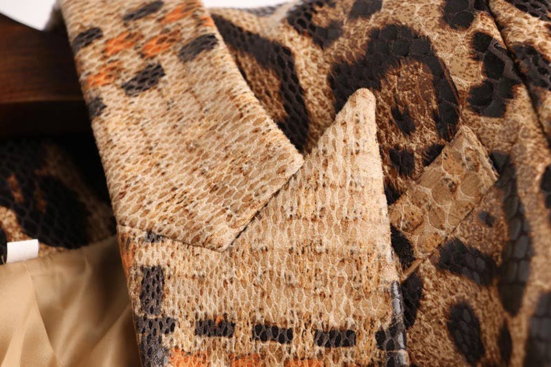 Elegant Leopard Blazer: Slim Cut